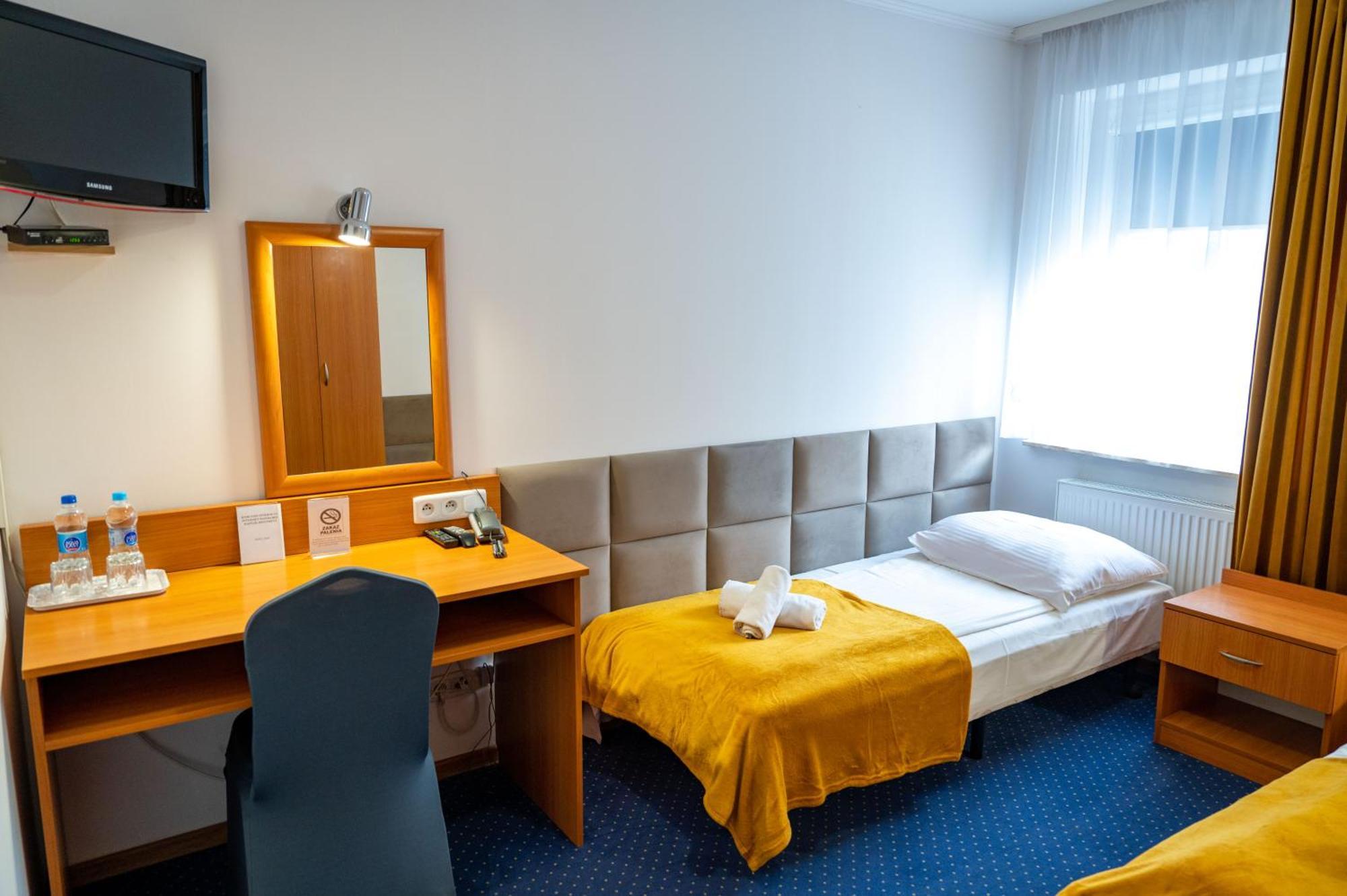 Hotel Duet Chełm エクステリア 写真